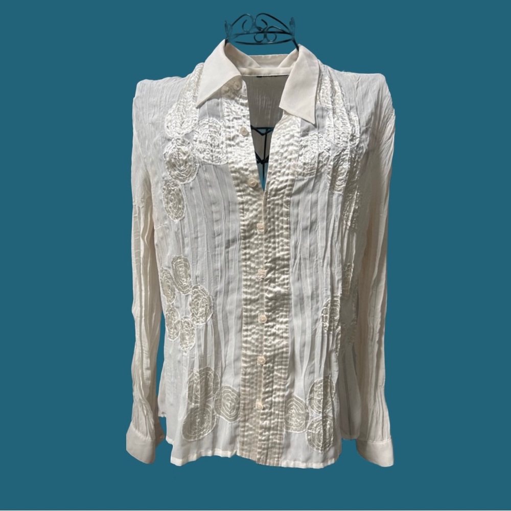 Vintage Women’s 90s Embroidered Ivory Crinkle Blouse with Pintuck Details. Med.